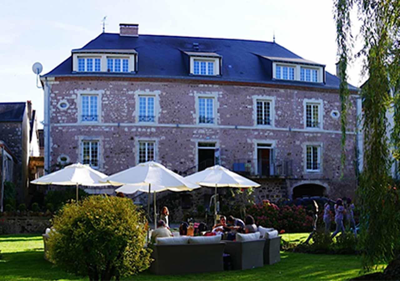 Logis - Auberge De L'Abbaye 蒂龙加尔代 外观 照片