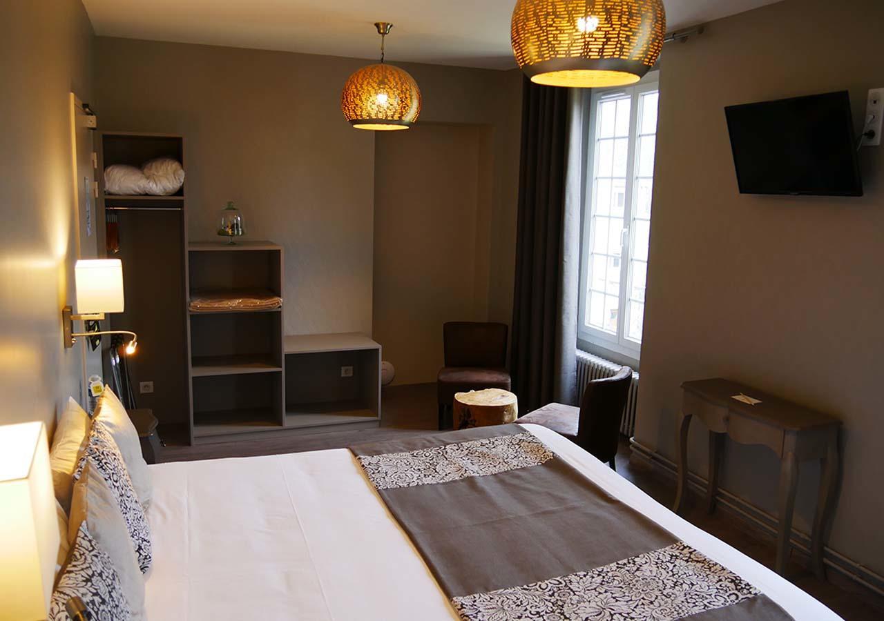 Logis - Auberge De L'Abbaye 蒂龙加尔代 外观 照片