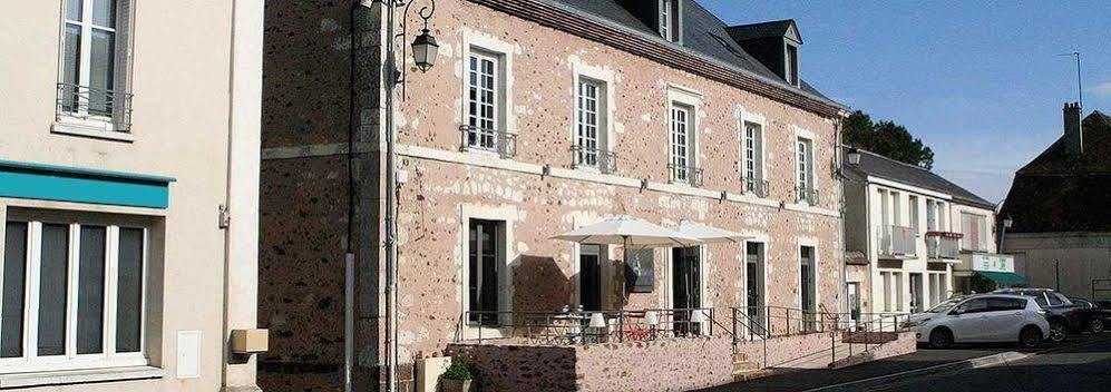 Logis - Auberge De L'Abbaye 蒂龙加尔代 外观 照片