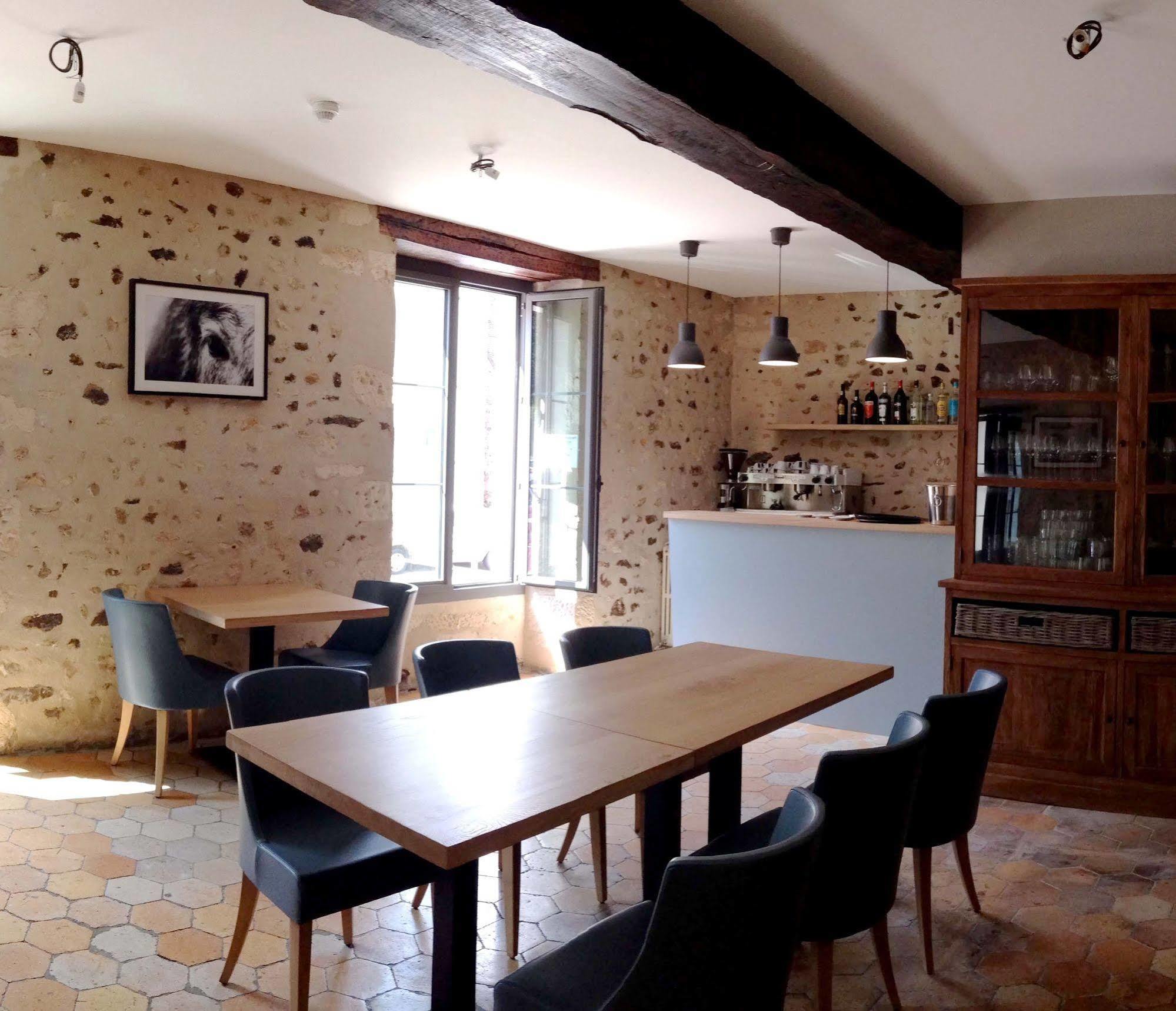 Logis - Auberge De L'Abbaye 蒂龙加尔代 外观 照片