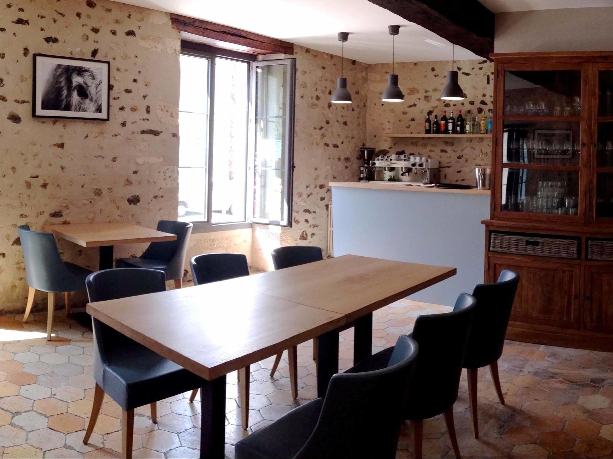 Logis - Auberge De L'Abbaye 蒂龙加尔代 外观 照片